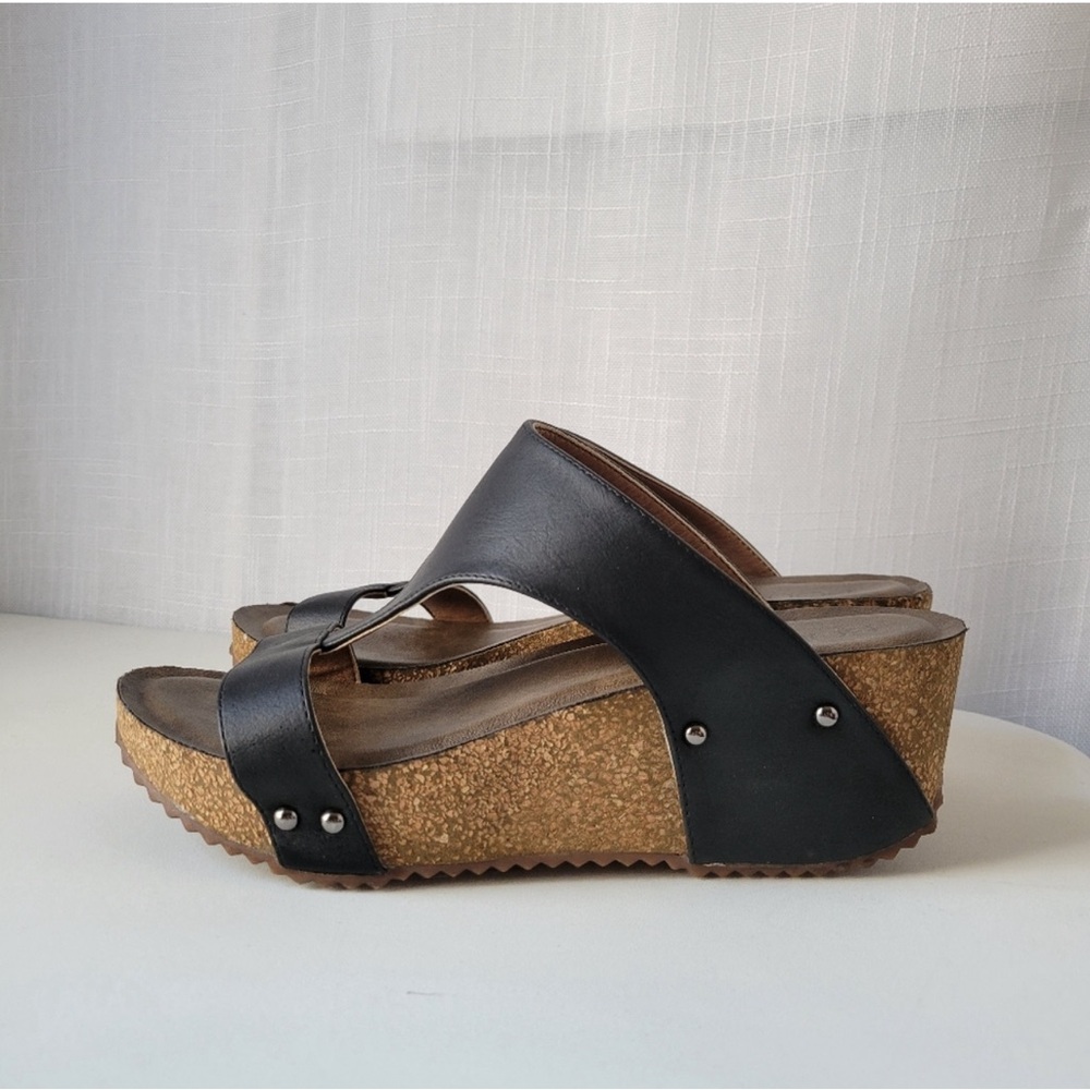 Boutique by Corkys black and brown platform sandals size 9